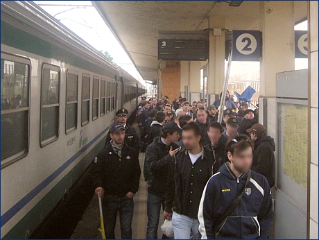 BOYS PARMA 1977 in stazione FS a Parma