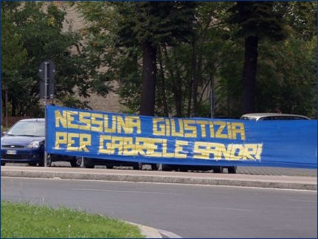 Striscione BOYS in p.le Risorgimento: ''Nessuna giustizia per Gabriele Sandri''