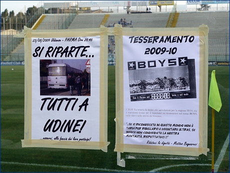 Manifestini dei BOYS PARMA 1977 in Curva Nord. ''Si riparte tutti a Udine'' e Tesseramento BOYS 2009/10