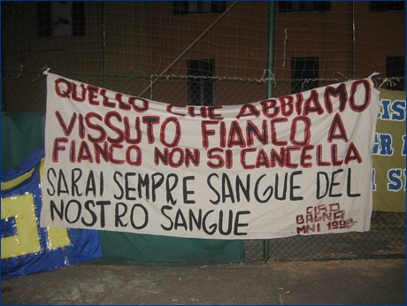 Striscione dei ragazzi dello AmsterMni all'undicesimo Torneo dei BOYS: ''Quello che abbiamo vissuto fianco a fianco non si cancella. Sarai sempre sangue del nostro sangue. Ciao Bagna. Mni 1998''