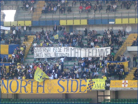 Striscione ''Diversa fede ma uniti nel ricordo! Matteo vive''