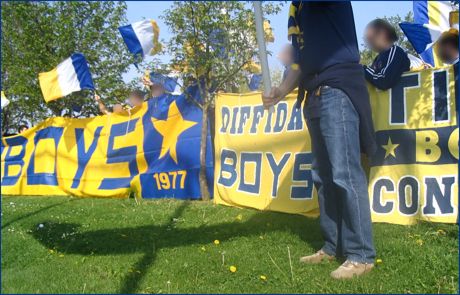 Striscione BOYS, striscione 'Diffidati con noi' e striscione 'Tino con noi - BOYS' al Centro Sportivo di Collecchio