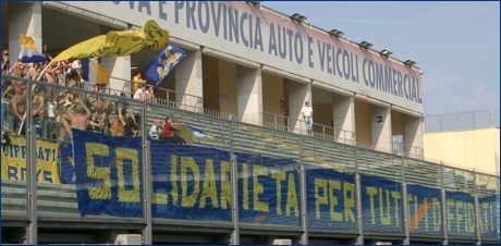 14-08-05. I BOYS a Padova. E' esposto lo striscione: Solidariet a tutti i diffidati