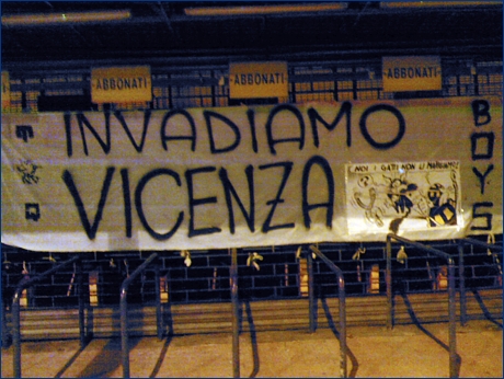 Striscione: ''Invadiamo Vicenza - BOYS''