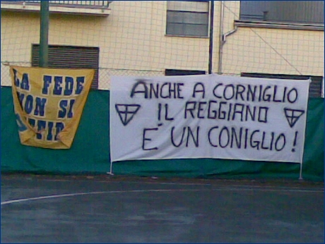 Striscione: ''Anche a Corniglio il reggiano  un coniglio!''