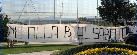 12 luglio 2008. Striscione BOYS 'No alla B al sabato' al Centro Sportivo di Collecchio