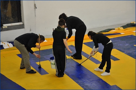 Coreografia per il Bagna. BOYS al lavoro