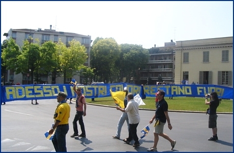 Corteo: Accompagniamo la squadra del cuore - Siam tifosi con trombe e bandiere! 29-04-2007. BOYS PARMA 1977, foto Ultras