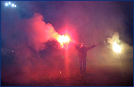 Celebrazioni gemellaggio. Partita Boys Parma-Rangers/Desperados Empoli 01-12-2007. Torce in campo. BOYS PARMA 1977, foto Ultras