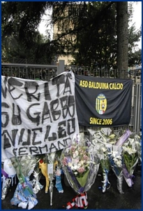 Davanti alla chiesa San Pio X. Striscione 'Verit su Gabbo - Nucleo Fermano' e bandiera della Balduina Calcio. Foto Ultras