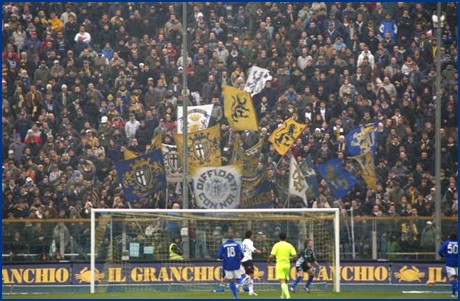 PARMA-Empoli 02-12-2007. Curva Nord, due aste e leoni BOYS. BOYS PARMA 1977, foto Ultras