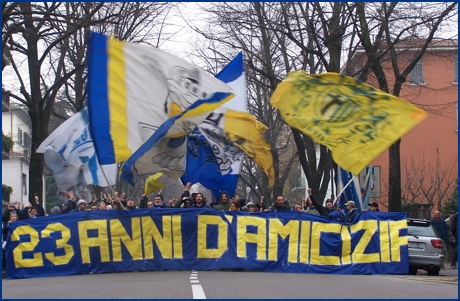 PARMA-Empoli 02-12-2007. Corteo spontaneo del gemellaggio dal Bar Gianni al Tardini. BOYS PARMA 1977, foto Ultras