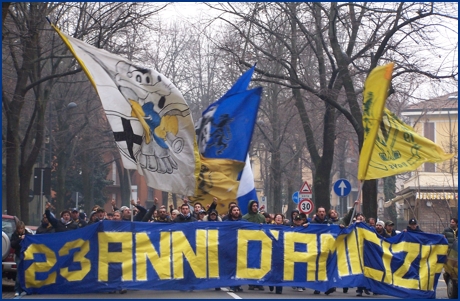 PARMA-Empoli 02-12-2007. Corteo spontaneo del gemellaggio dal Bar Gianni al Tardini. BOYS PARMA 1977, foto Ultras