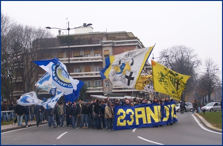 PARMA-Empoli 02-12-2007. Il corteo spontaneo del gemellaggio arriva in p.le Risorgimento. BOYS PARMA 1977, foto Ultras