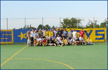 Foto di gruppo al Triangolare del BOYSraduno2008. Foto ultras