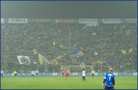 Parma-Bari 28-10-2009. BOYS PARMA 1977, foto ultras