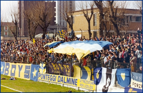 Monza-Parma 24-03-1985. BOYS PARMA 1977, foto ultras