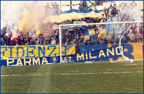 Monza-Parma 24-03-1985. BOYS PARMA 1977, foto ultras