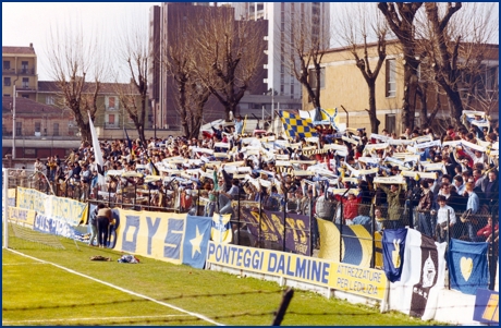 Monza-Parma 24-03-1985. BOYS PARMA 1977, foto ultras