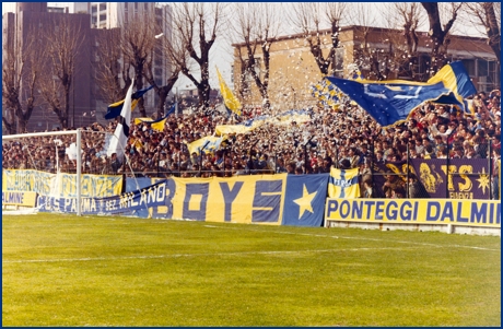 Monza-Parma 24-03-1985. BOYS PARMA 1977, foto ultras