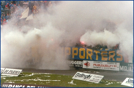 Parma-Cagliari 02-12-1984. BOYS PARMA 1977, foto Ultras