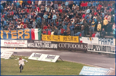 Parma-Cagliari 02-12-1984. BOYS PARMA 1977, foto Ultras