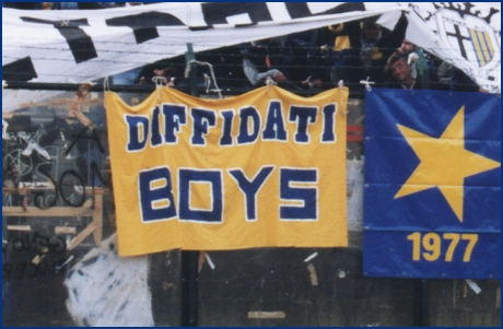 Lo striscione Diffidati BOYS