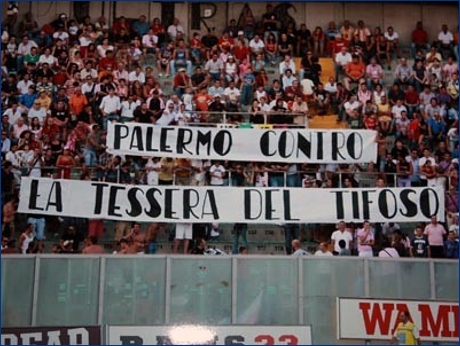 Palermo: striscione ''Palermo contro la Tessera del Tifoso''