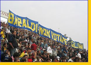 24-10-04, PARMA-Lazio, Curva Nord di PARMA. Striscione BOYS: 'Baraldi non votare Galliani'