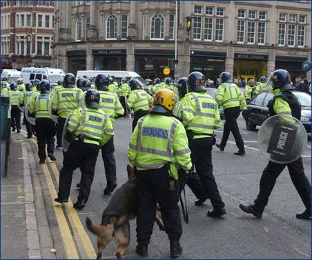 Wolverhampton-West Bromwich Albion. La polizia interviene