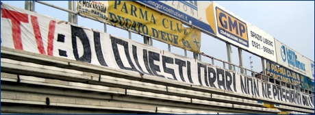 Curva Nord di Parma, striscione BOYS 'Tv: di questi orari non ne possiamo pi'