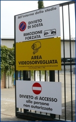 Cartelli all'ingresso. Lo stadio Tardini  un'area videosorvegliata