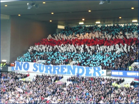 03-01-2010 Glasgow, Scozia. Coreografia con striscione dei Rangers, nel derby in casa del Celtic